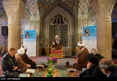 ترتیل خوانی و تفسیر قرآن کریم در مسجد نصیرالملک