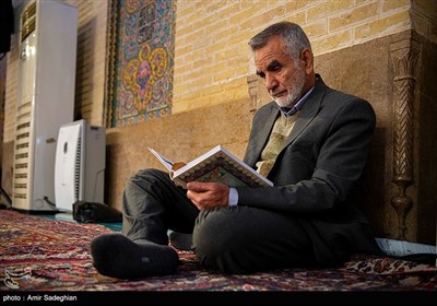ترتیل خوانی و تفسیر قرآن کریم در مسجد نصیرالملک