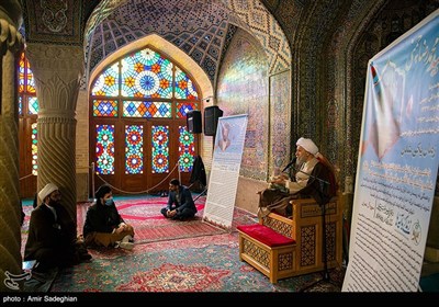 ترتیل خوانی و تفسیر قرآن کریم در مسجد نصیرالملک