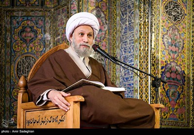ترتیل خوانی و تفسیر قرآن کریم در مسجد نصیرالملک