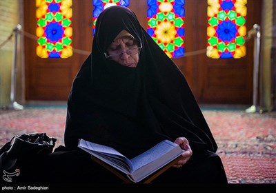 ترتیل خوانی و تفسیر قرآن کریم در مسجد نصیرالملک