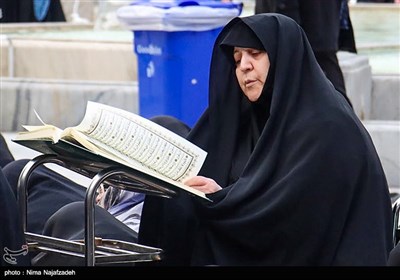 جز خوانی قرآن کریم در حرم مطهر امام رضا (ع)