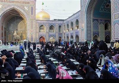 جز خوانی قرآن کریم در حرم مطهر امام رضا (ع)