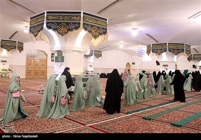 افطاری ساده در حرم مطهر امام رضا (ع)