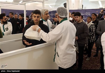 افطاری ساده در حرم مطهر امام رضا (ع)