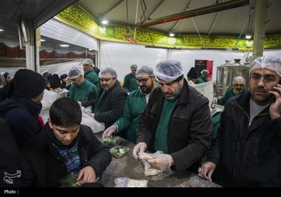 پذیرایی از زائران رضوی توسط هیئت عشاق الحسن (ع) شاهچراغ