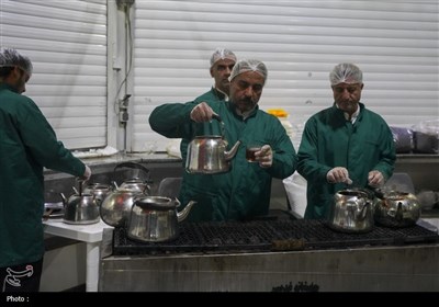 پذیرایی از زائران رضوی توسط هیئت عشاق الحسن (ع) شاهچراغ