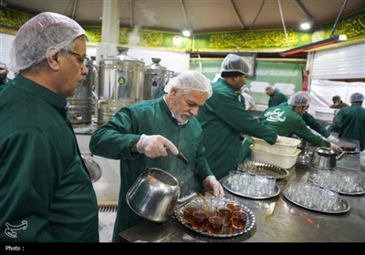پذیرایی از زائران رضوی توسط هیئت عشاق الحسن (ع) شاهچراغ