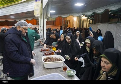پذیرایی از زائران رضوی توسط هیئت عشاق الحسن (ع) شاهچراغ