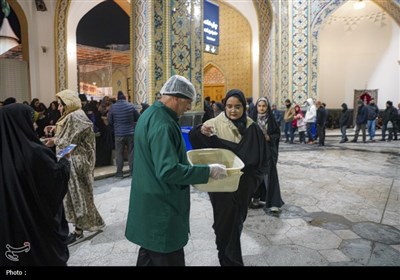 پذیرایی از زائران رضوی توسط هیئت عشاق الحسن (ع) شاهچراغ
