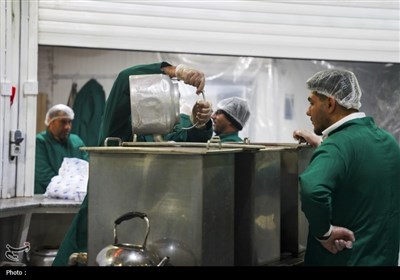 پذیرایی از زائران رضوی توسط هیئت عشاق الحسن (ع) شاهچراغ