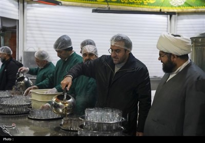 پذیرایی از زائران رضوی توسط هیئت عشاق الحسن (ع) شاهچراغ