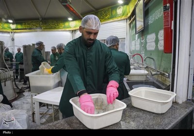 پذیرایی از زائران رضوی توسط هیئت عشاق الحسن (ع) شاهچراغ