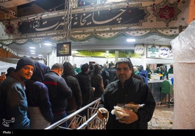پذیرایی از زائران رضوی توسط هیئت عشاق الحسن (ع) شاهچراغ