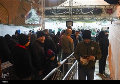 پذیرایی از زائران رضوی توسط هیئت عشاق الحسن (ع) شاهچراغ