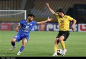 دیدار تیم فوتبال سپاهان با استقلال خوزستان