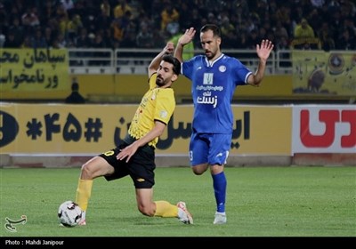 دیدار تیم فوتبال سپاهان با استقلال خوزستان