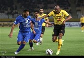 دیدار تیم فوتبال سپاهان با استقلال خوزستان