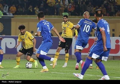 دیدار تیم فوتبال سپاهان با استقلال خوزستان