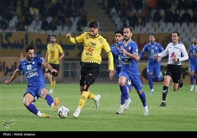دیدار تیم فوتبال سپاهان با استقلال خوزستان