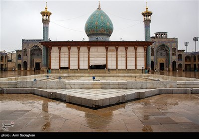 بارش باران در صحن حرم مطهر حضرت شاهچراغ (ع)