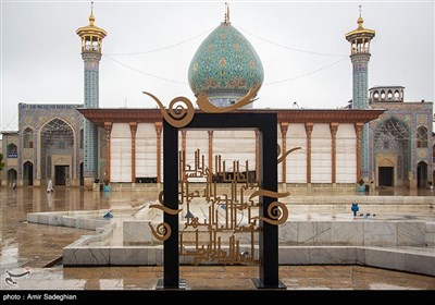 بارش باران در صحن حرم مطهر حضرت شاهچراغ (ع)