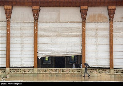 بارش باران در صحن حرم مطهر حضرت شاهچراغ (ع)