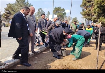 برگزاری آئین غبارروبی و گل‌افشانی مزار شهدای دفاع مقدس در قطعه 25