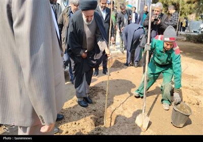 برگزاری آئین غبارروبی و گل‌افشانی مزار شهدای دفاع مقدس در قطعه 25