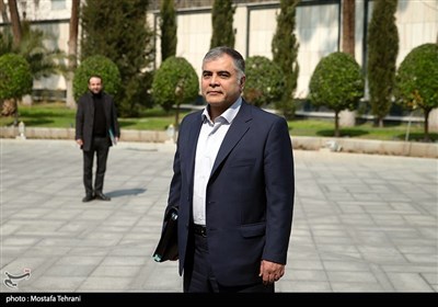 محسن پاکنژاد وزیر نفت در آخرین جلسه هیات دولت در سال 1403