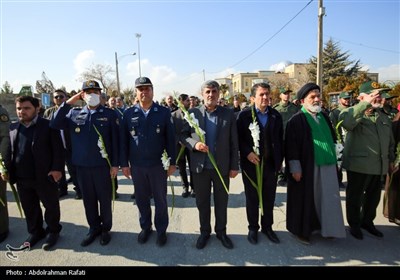 آیین غبارروبی و عطرافشانی مزار شهدا درهمدان