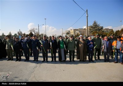 آیین غبارروبی و عطرافشانی مزار شهدا درهمدان
