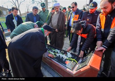 آیین غبارروبی و عطرافشانی مزار شهدا درهمدان