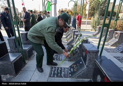 آیین غبارروبی و عطرافشانی مزار شهدا درهمدان