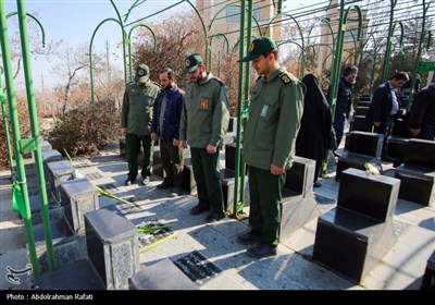 آیین غبارروبی و عطرافشانی مزار شهدا درهمدان