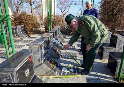 آیین غبارروبی و عطرافشانی مزار شهدا درهمدان