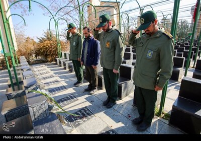 آیین غبارروبی و عطرافشانی مزار شهدا درهمدان