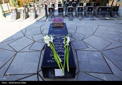 آیین غبارروبی و عطرافشانی مزار شهدا درهمدان