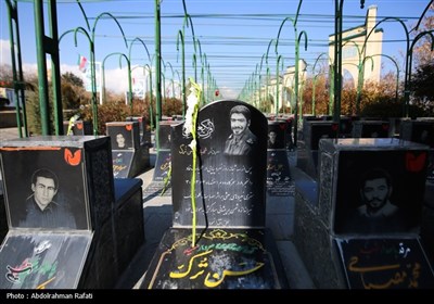 آیین غبارروبی و عطرافشانی مزار شهدا درهمدان