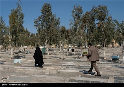 زیارت اهل قبور در پنجشنبه آخر سال - قم