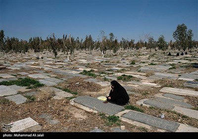 زیارت اهل قبور در پنجشنبه آخر سال - قم