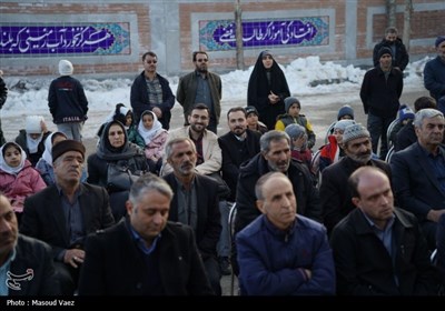خداحافظی دانش‌آموزان روستای اسپراخوان با مدرسه سنگی