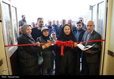 خداحافظی دانش‌آموزان روستای اسپراخوان با مدرسه سنگی