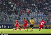 دیدار تیم های فوتبال نساجی مازندران و سپاهان اصفهان