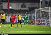 دیدار تیم های فوتبال نساجی مازندران و سپاهان اصفهان