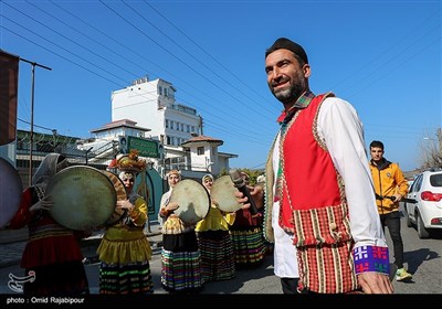 استقبال از نوروز با کارناوال شادپیمایی در شرق گیلان