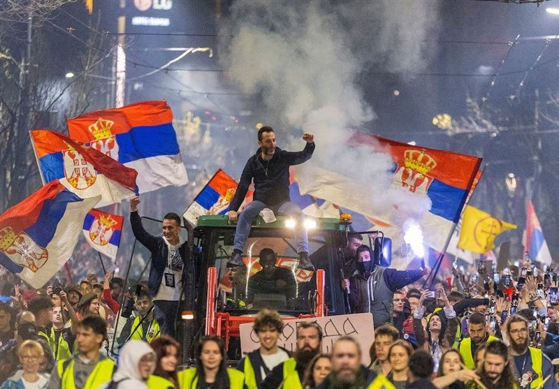 Warnings of Arrests As Serbian Protesters Descend on Belgrade