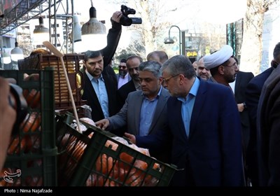 بازدید فرماندار و شهردار مشهد از فروشگاه‌های عرضه محصولات غذایی و کالاهای اساسی