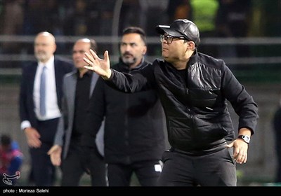 دیدار تیم های فوتبال ذوب آهن و استقلال