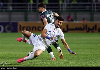 دیدار تیم های فوتبال ذوب آهن و استقلال